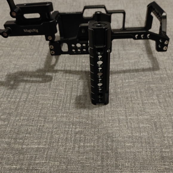 MAGICRIG BMPCC 4K /6K Cage with NATO Handle + T5 SSD Card Mount Clamp - Picture 2 of 2